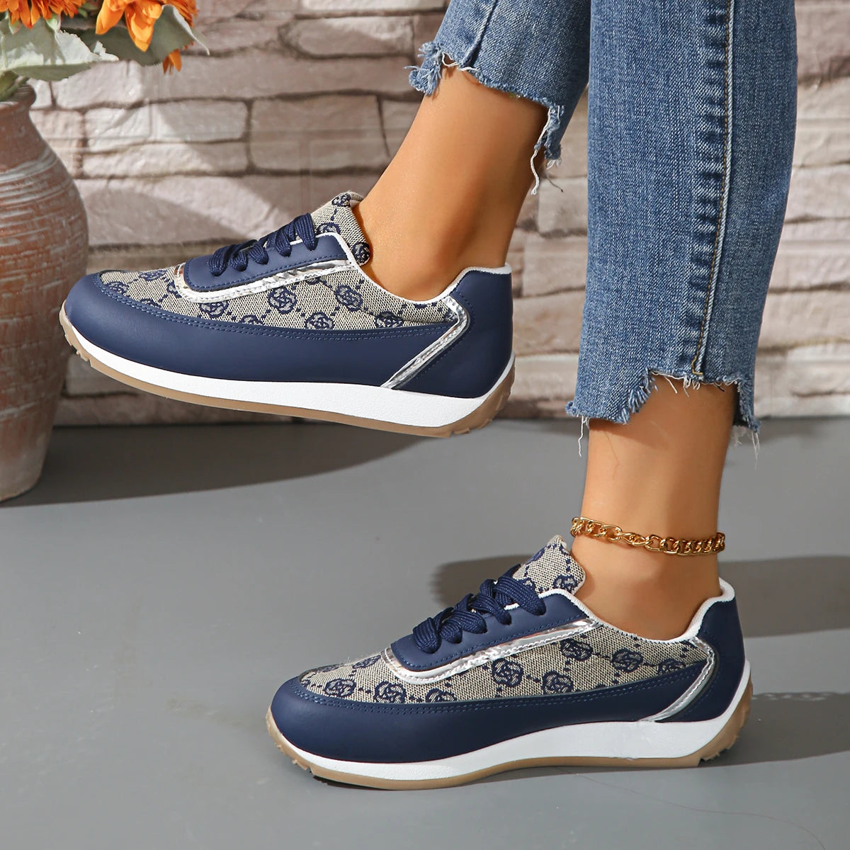 Women's Casual Lace-Up Walking Sneakers – Comfortable and Versatile Flat Design