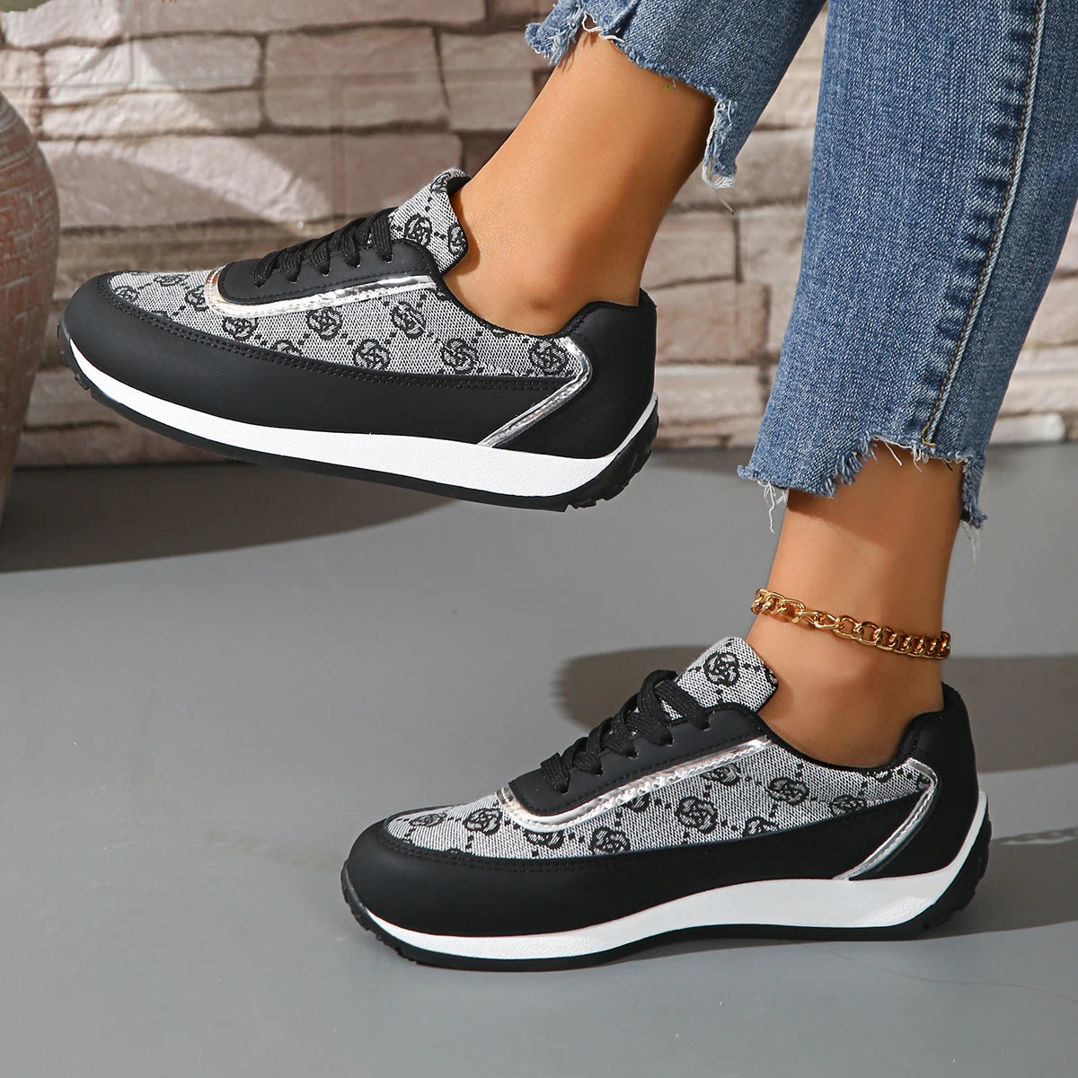 Women's Casual Lace-Up Walking Sneakers – Comfortable and Versatile Flat Design