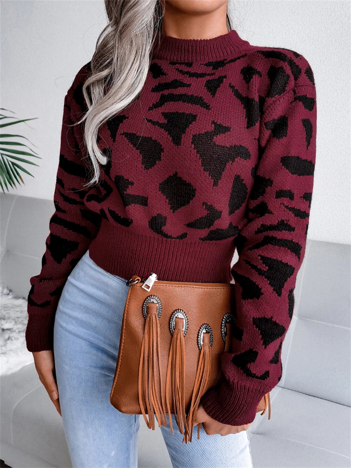 Women's Long Sleeve Knitted Sweater with Leopard Print