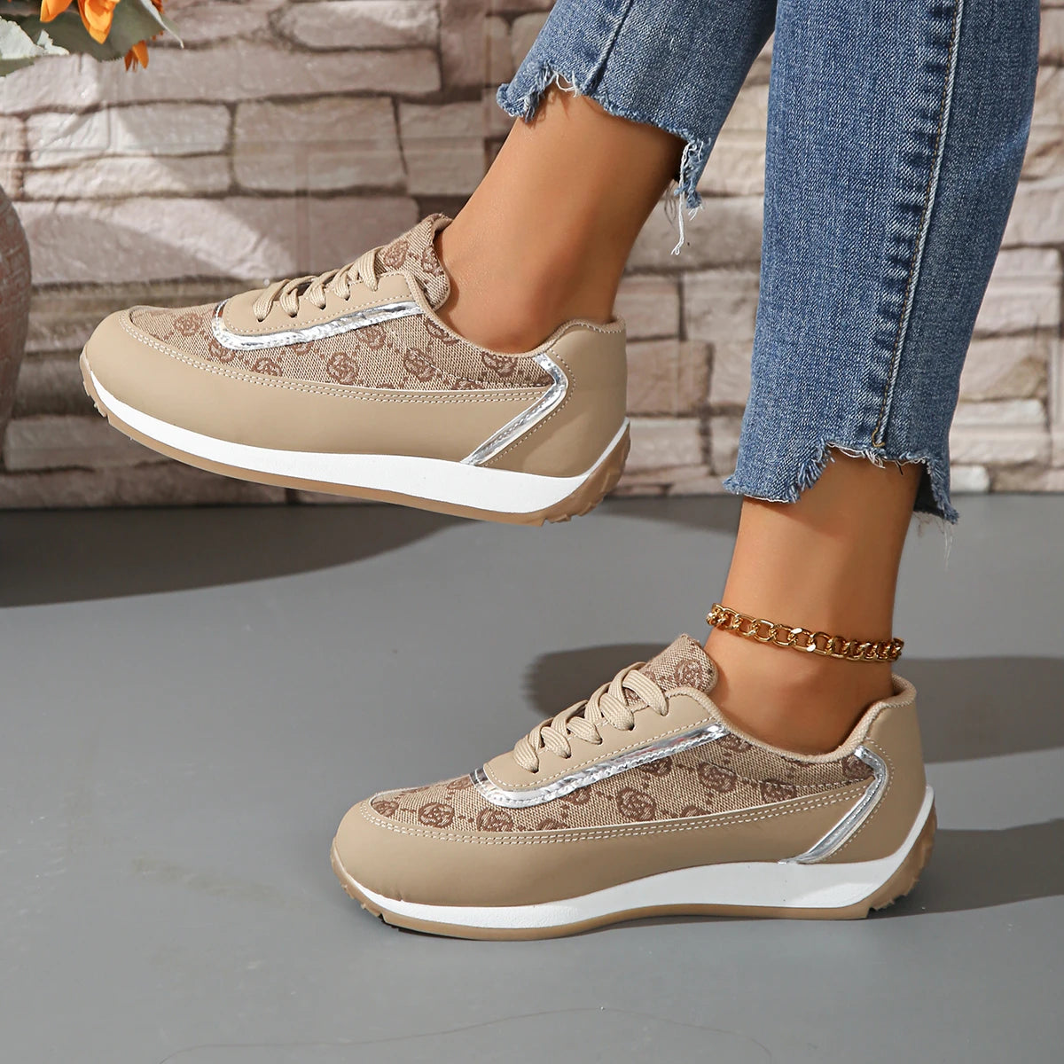 Women's Casual Lace-Up Walking Sneakers – Comfortable and Versatile Flat Design